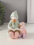 Фигурка полистоун «Утка с утёнком в дождевиках читают книгу», 9×8.5×11 см - Фото 1
