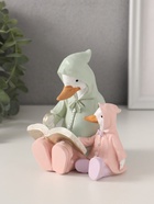 Фигурка полистоун «Утка с утёнком в дождевиках читают книгу», 9×8.5×11 см - Фото 3