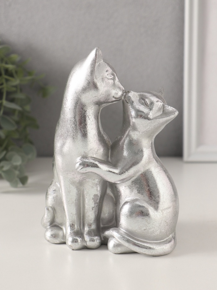Фигурка полистоун «Кот с кошкой. Поцелуй», серебро, 12×7.5×16 см - Фото 1