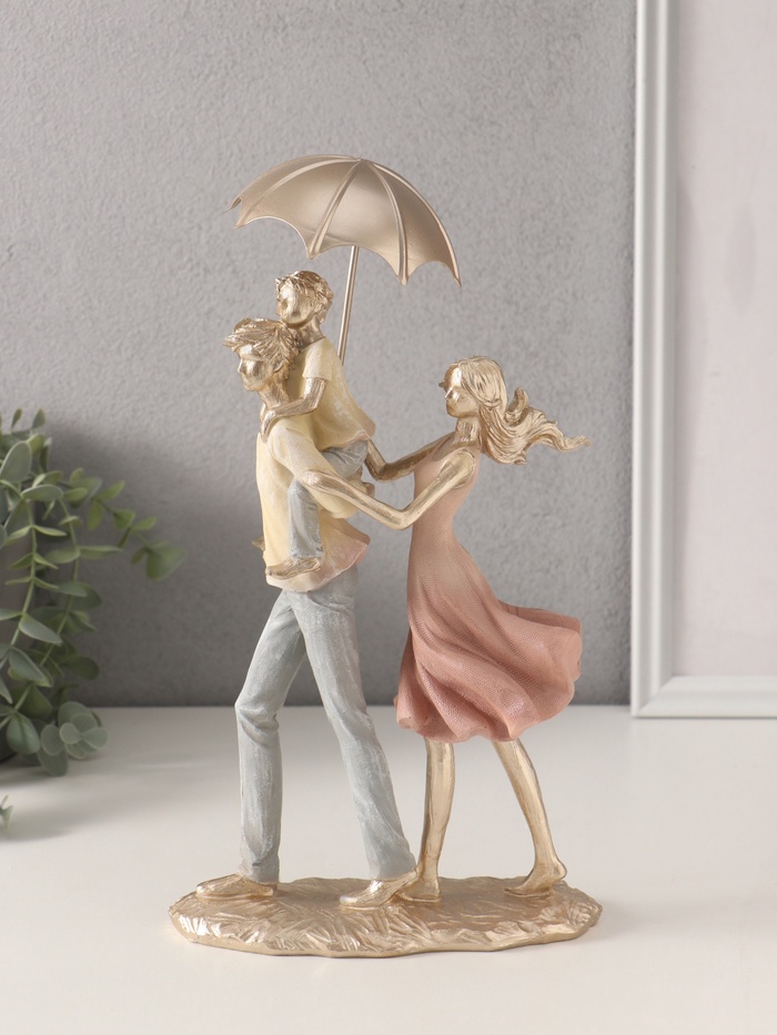Фигурка «Папа, мама, я: прогулка под зонтом», полистоун, жёлто-розовый, 17.5×8.5×27/31 см - Фото 1