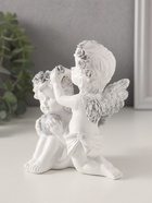 Фигурка полистоун «Ангелочки вплетают венок в волосы, с сердцем», бело-серый, 11×8×12.5 см - Фото 2