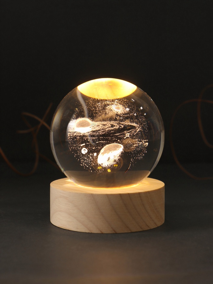 Световая фигурка стекло «Шар. Голограмма: Космос», d=6 см, подставка дерево, USB
