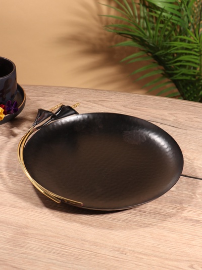 Блюдо сервировочное круглое «Чёрные каллы», 26×27×5 см, нержавеющая сталь, чёрное с золотом