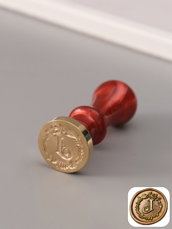 Печать для сургуча с пластиковой ручкой «Венок с буквой J», 2.5×2.5×6.3 см - Фото 1