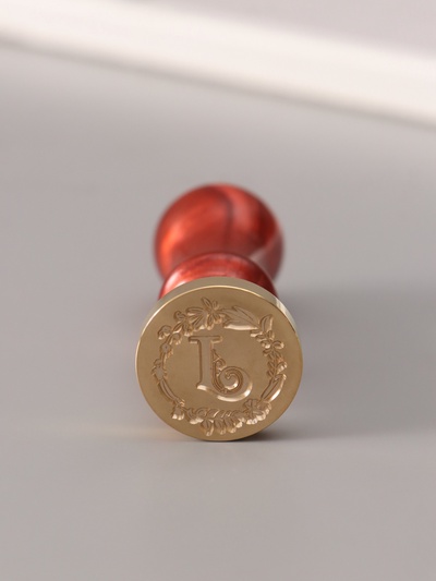 Печать для сургуча с пластиковой ручкой «Венок с буквой J», 2.5×2.5×6.3 см