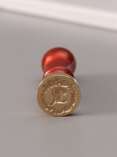 Печать для сургуча с пластиковой ручкой «Венок с буквой R», 2.5×2.5×6.3 см