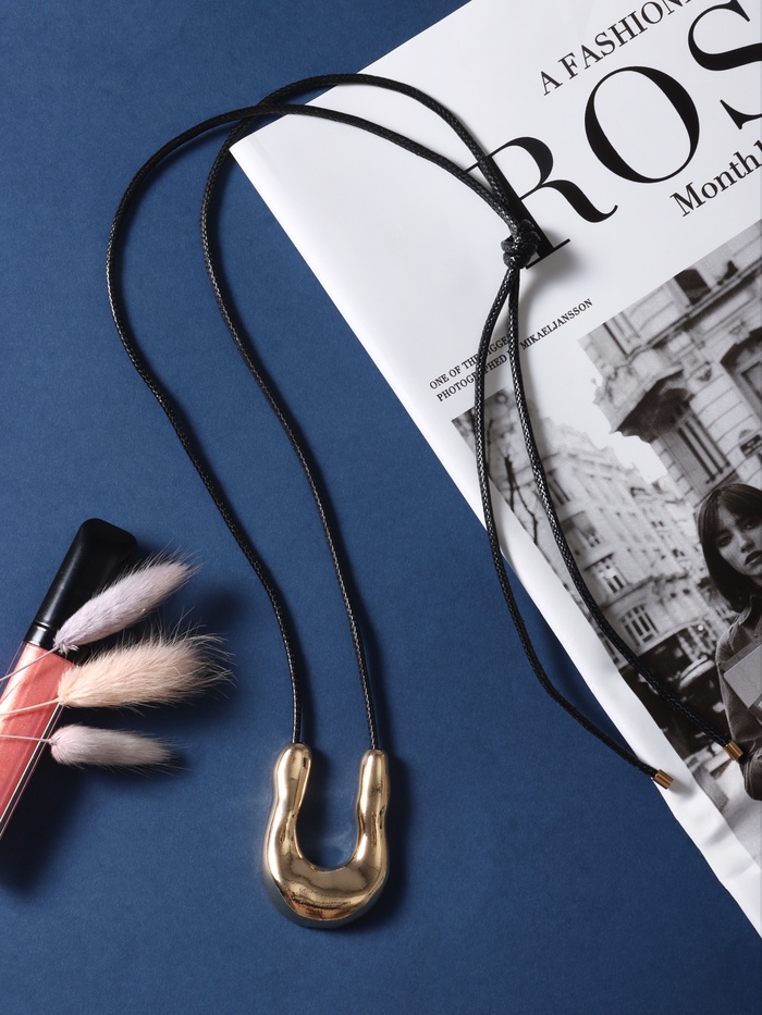 Кулон на шнурке «Подкова» крупная, цвет золото - Фото 1