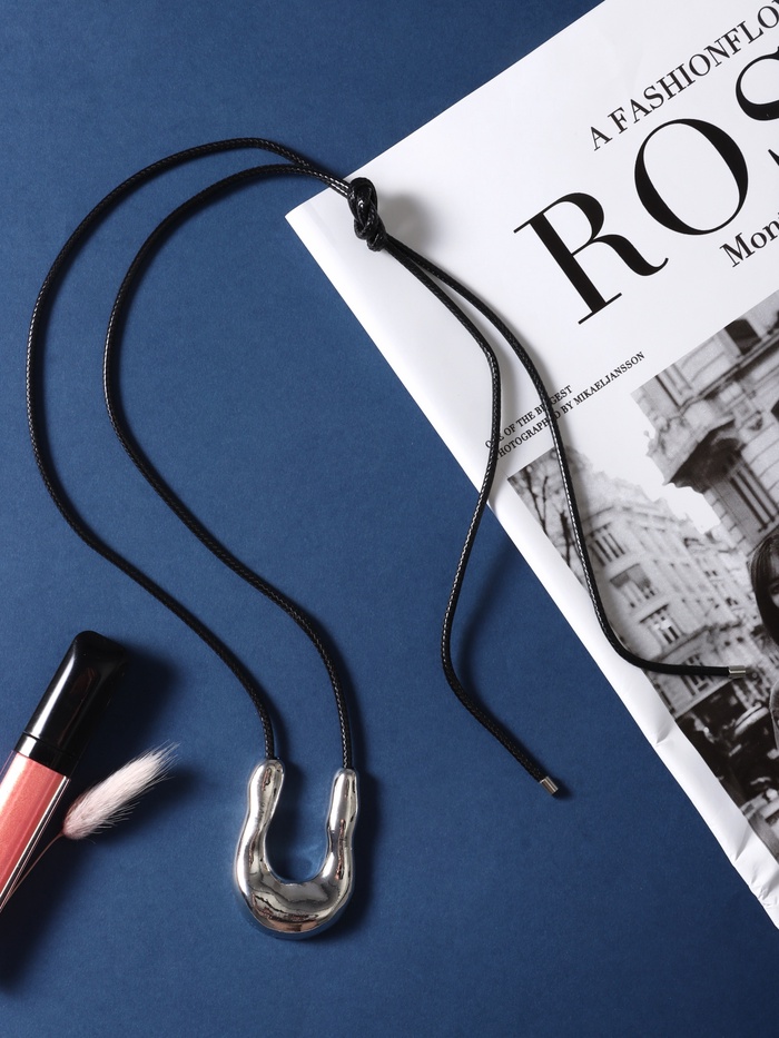 Кулон на шнурке «Подкова» крупная, цвет серебро - Фото 1