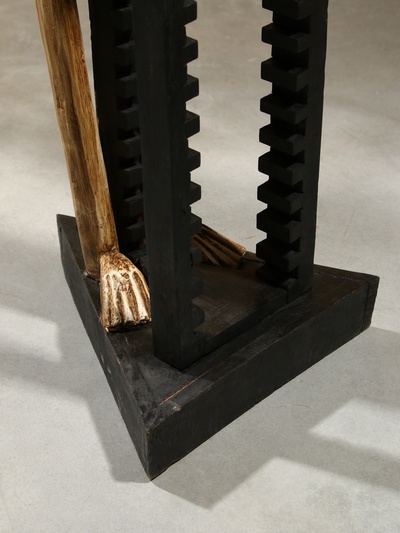 Подставка интерьерная «Скелет», 30×24×130 см, дерево