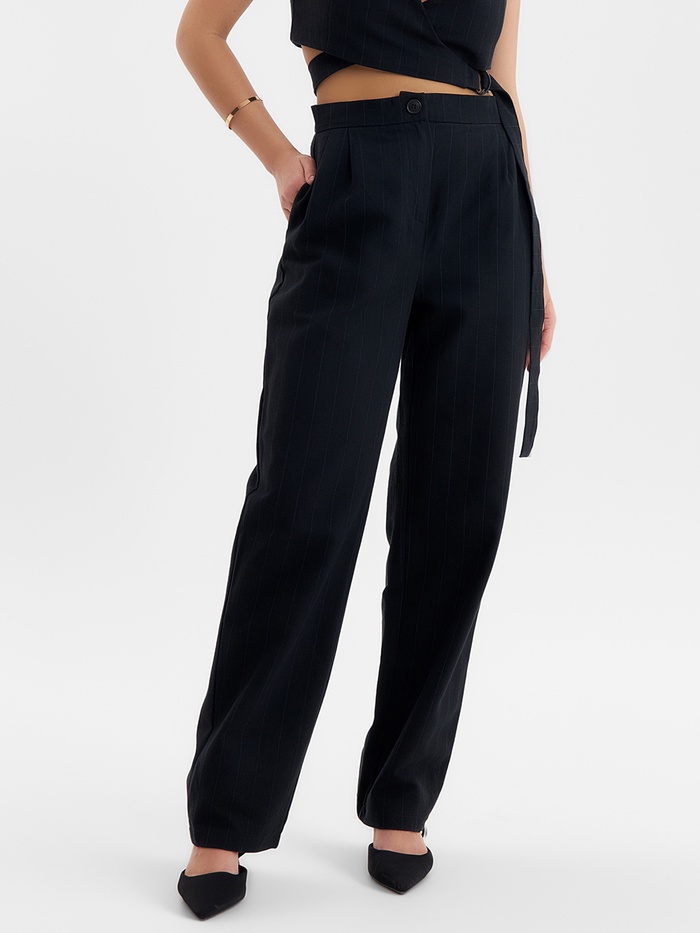 Брюки женские с защипами MINAKU: Modern classic, тёмно-синие, размер 48 - Фото 1