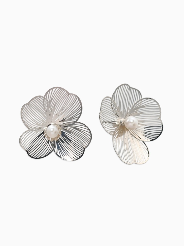 Серьги с жемчугом «Цветы» крупные, белые в серебре - Фото 1