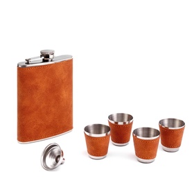 {{photo.Alt || photo.Description || 'УЦЕНКА Подарочный набор 6 в 1: фляжка 240 мл, 4 стопки по 30 мл, воронка'}}