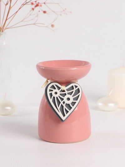Аромалампа для эфирных масел «Резное сердце», керамика, розовая, 8×8×11.2 см