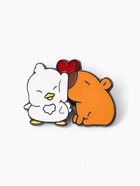 Значок «Капибара с утёнком», оранжево-белый в чёрном металле - Фото 1