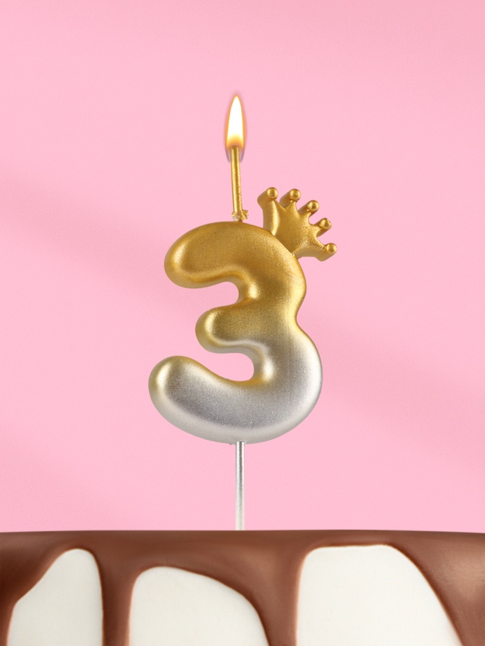 Свеча в торт «С короной», цифра 3, золото - серебро - Фото 1
