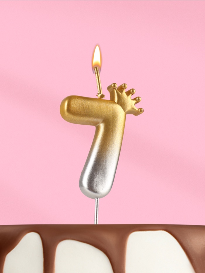 Свеча в торт «С короной», цифра 7, золото - серебро - Фото 1