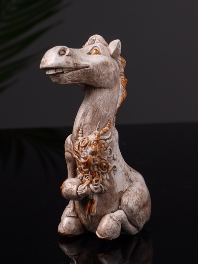 Фигурка гипс «Конь с букетом», 11 см, бежевая