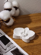 Аромакамень для эфирных масел «Фигурка. Орхидея», для шкафа, гипс, 2×8×6 см - Фото 3