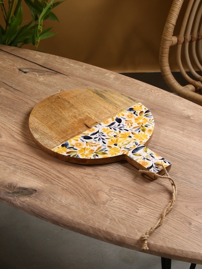 Доска разделочная круглая «Желтые и синие цветы», 36×28 см, дерево манго