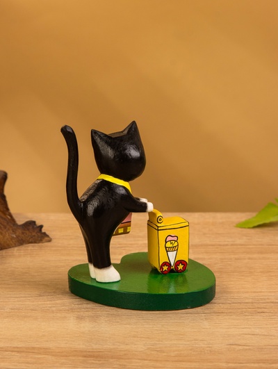 Сувенир на подставке дерево «Кошка мороженщик», 7×8×10 см, дерево