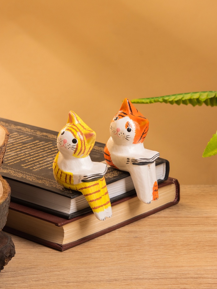 Сувенир «Кошка с книгой», 7×3×5 см, дерево, МИКС