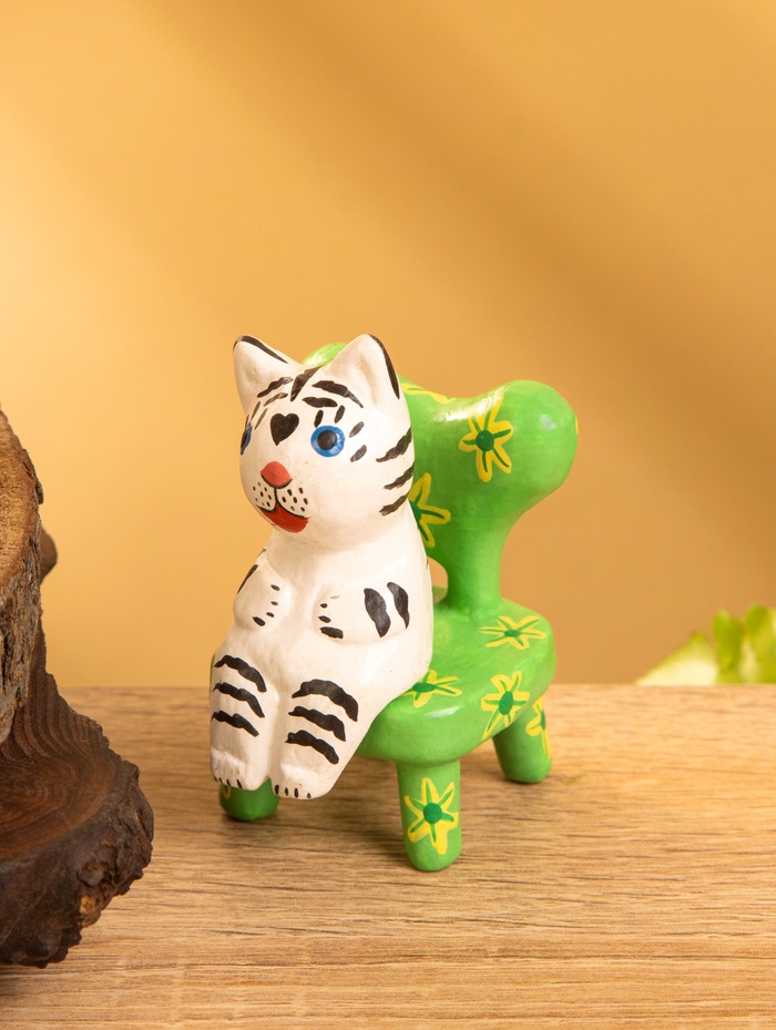 Сувенир «Белый тигренок на стуле», 4×5.5×7.5 см, дерево - Фото 1
