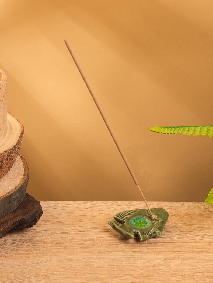 Подставка под благовония «Экзотическая рыбка», 6×5×1 см, керамика, зелёная - Фото 1