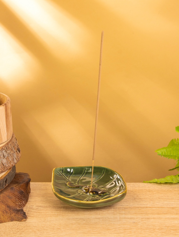 Подставка под благовония «Геккон на листке», 13×11×2 см, керамика, коричнево-зелёная