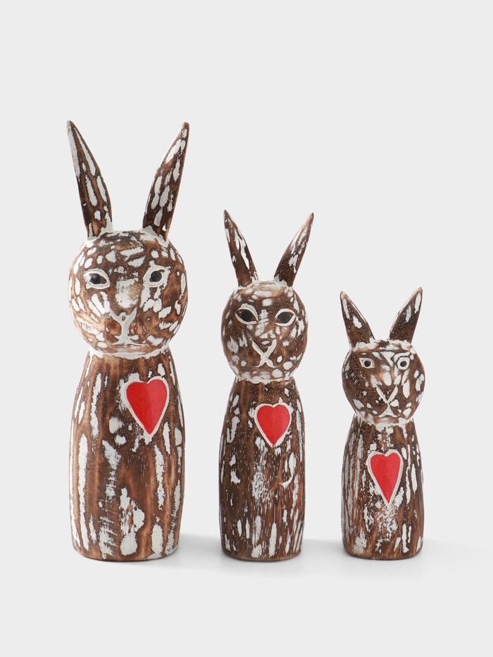 Набор сувенирный «Зайцы с сердечком», h=25 см, h=20 см, h=15 см, дерево, коричневый - Фото 1