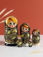 Матрёшка дерево «Марфа», чёрно-зелёный платок, 5-кукольная, 19 см - Фото 1