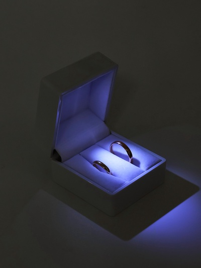 Футляр для 2 колец с подсветкой «Романтика»,6×6×5 см, белый