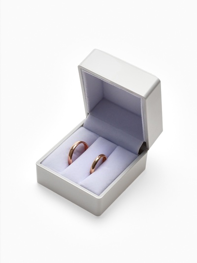 Футляр для 2 колец с подсветкой «Романтика»,6×6×5 см, белый