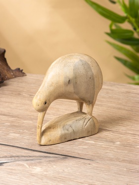 {{photo.Alt || photo.Description || 'Сувенир «Птица Киви», 10×5×9 см, дерево суар, бежевый'}}