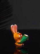 Фигурка полистоун «Зайчик с цветами», 5×3×3.2 см - фото 46007354