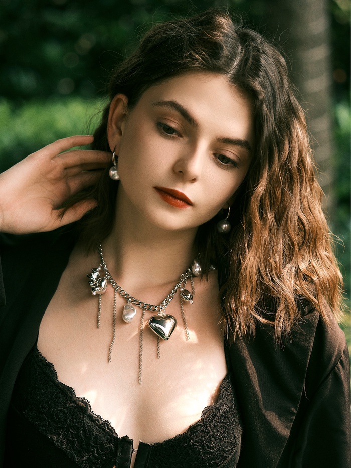 Колье «Многослойность» цепь с сердечком, белое в серебре - Фото 1