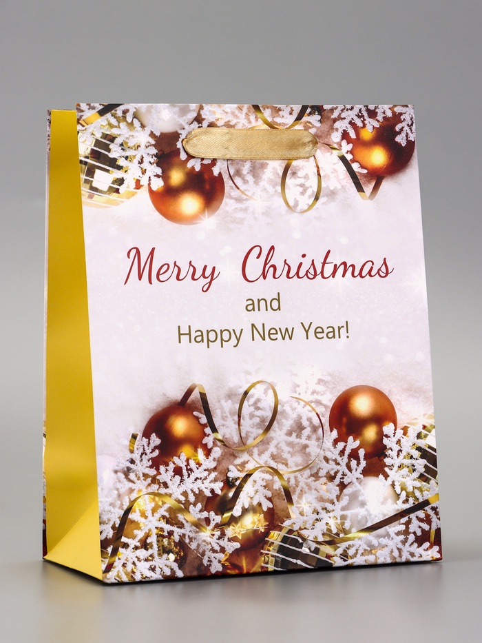 Пакет подарочный новогодний ламинированный «Волшебство», 18×23×10 см - Фото 1