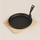 УЦЕНКА Сковорода чугунная на деревянной подставке SL Home, d=22.5 см, h=2.5 см, индукция, чёрная - Фото 4