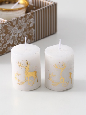 {{photo.Alt || photo.Description || 'УЦЕНКА Набор свечей «Столбики. Золотые олени и подсвечник», 3 шт., 11.5×17×5 см'}}