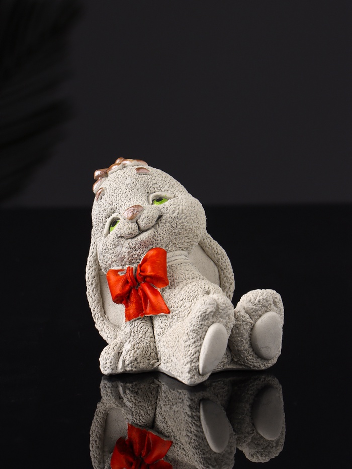 Фигурка гипс «Кролик с бантом», 7 см, серый