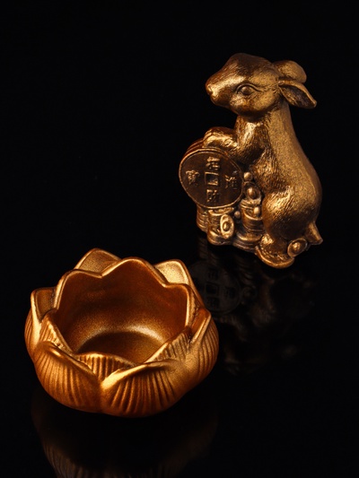 Набор: фигурка «Кролик фэншуй», подсвечник на 1 свечу, 12×20 см, гипс под бронзу