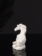 Фигурка гипс «Лошадь лежит», 8×6×3 см, натуральный - фото 6441946
