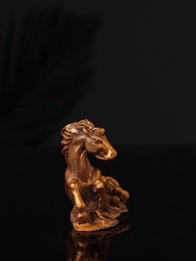 Фигурка гипс «Лошадь лежит», 7×6×3 см, бронза