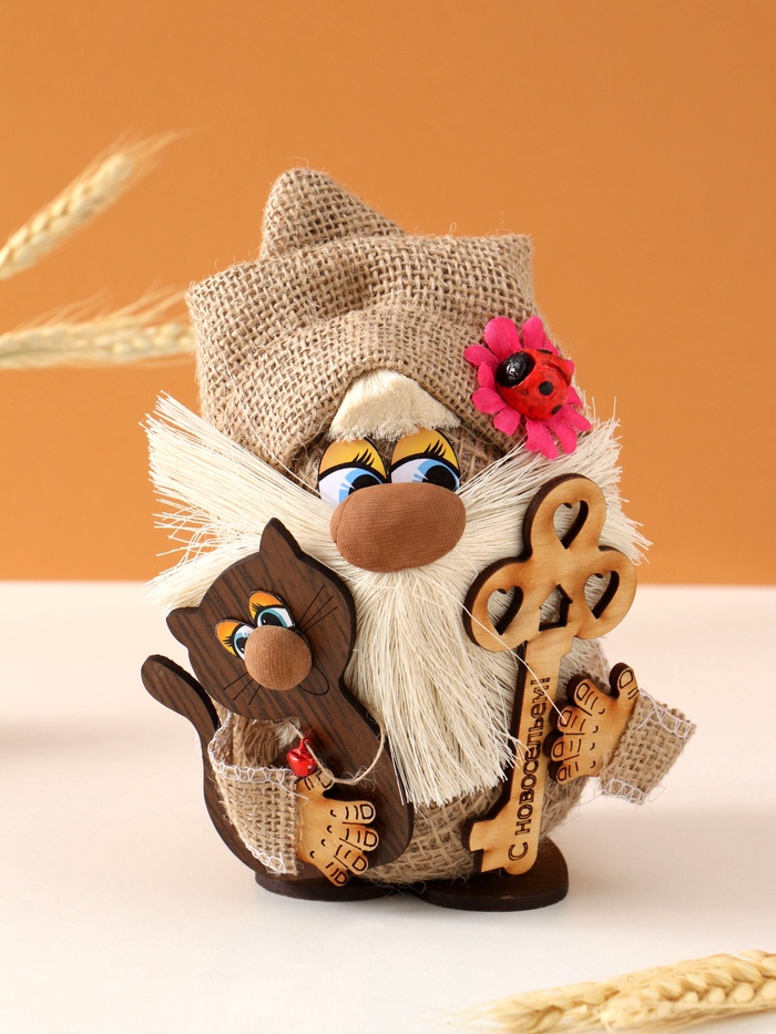 Фигурка-оберег «Домовой. Захар с котиком и ключом», 10×13/20 см - Фото 1