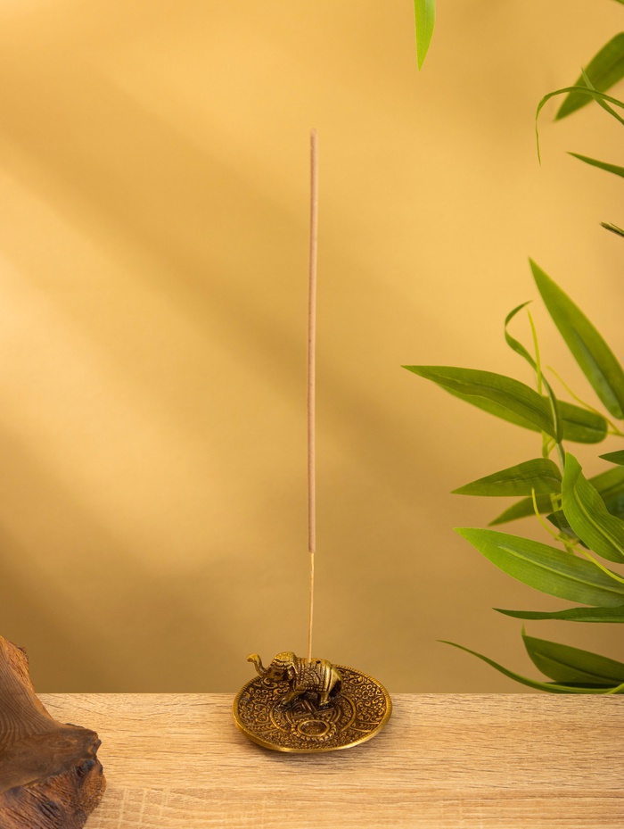 Подставка под благовония «Слоник на тарелке», 7 см, латунь - Фото 1