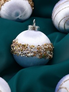 Ёлочные игрушки «Капризы зимы», шары новогодние, d=6 см, 12 шт., золотистая посыпка, белые - Фото 4