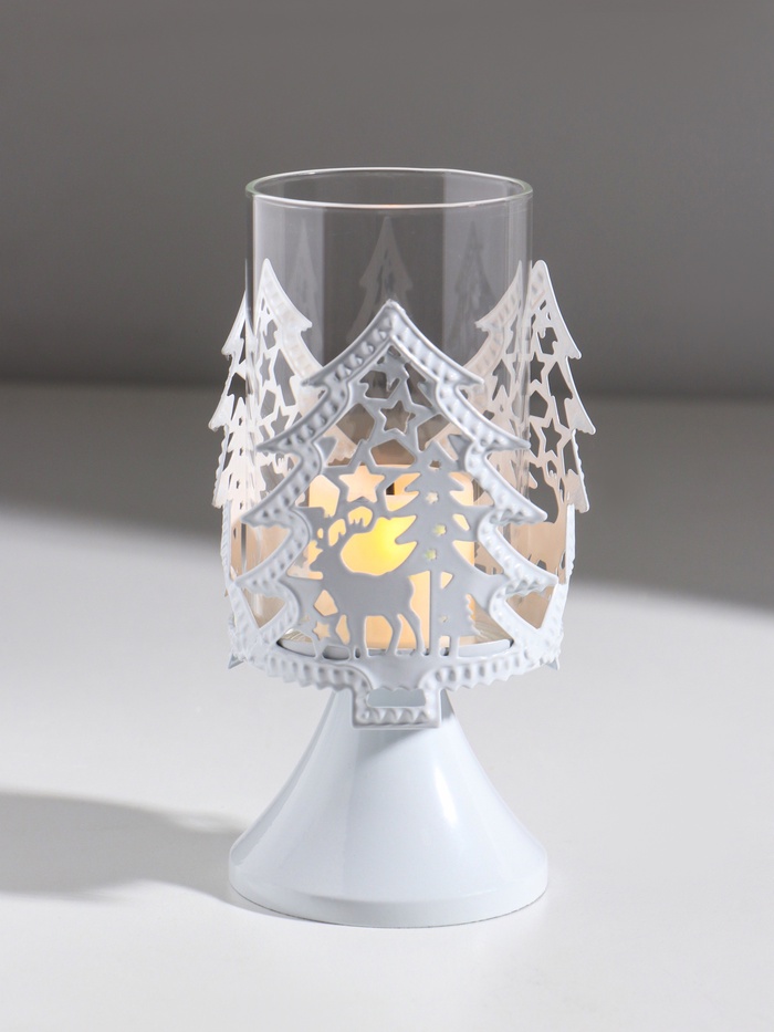 Подсвечник на 1 свечу «Ели и олени», металл, стекло, белый d=5.5 см, 7.3×7.3×14.8 см - Фото 1