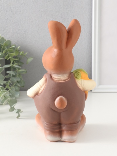 Фигурка гипс «Кролик-фермер», 20.5×12×11 см