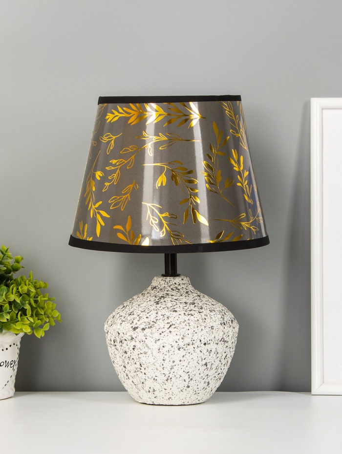 Настольная лампа «Алетта» Е14 40 Вт бело-черный 20×20×36 см RISALUX