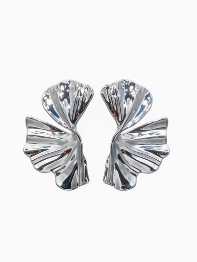 Серьги пластик «Лепестки» асимметрия, цвет серебро