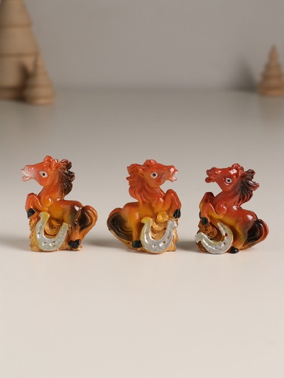 Фигурка полистоун «Коняшка с монетами и подковой», 4×1.8×4.3 см, МИКС